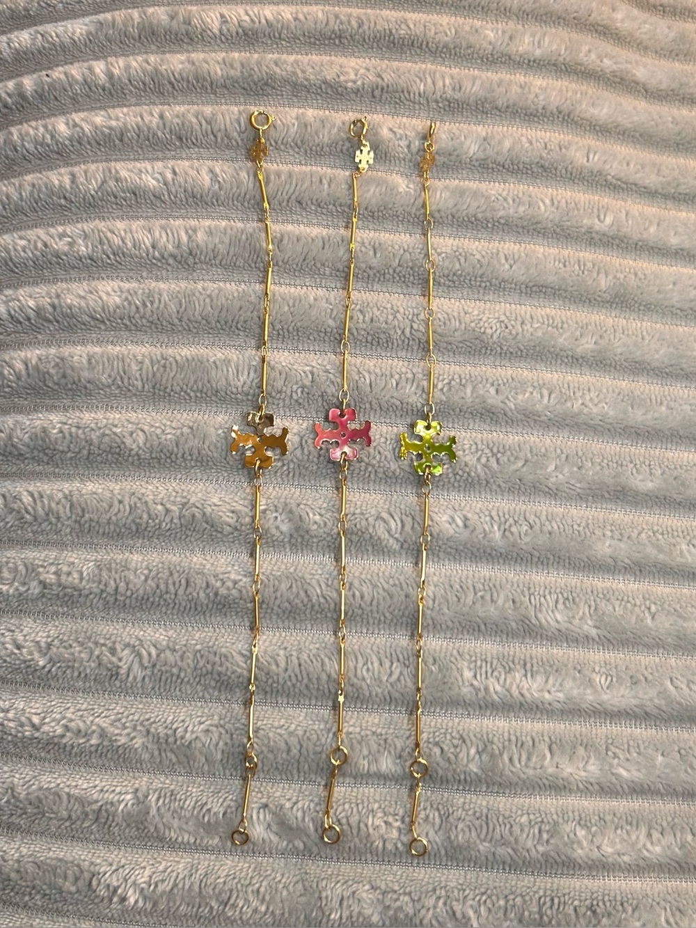 Tory Burch Thin Roxanne Chain - Linked Bracelets - pink/green/gold